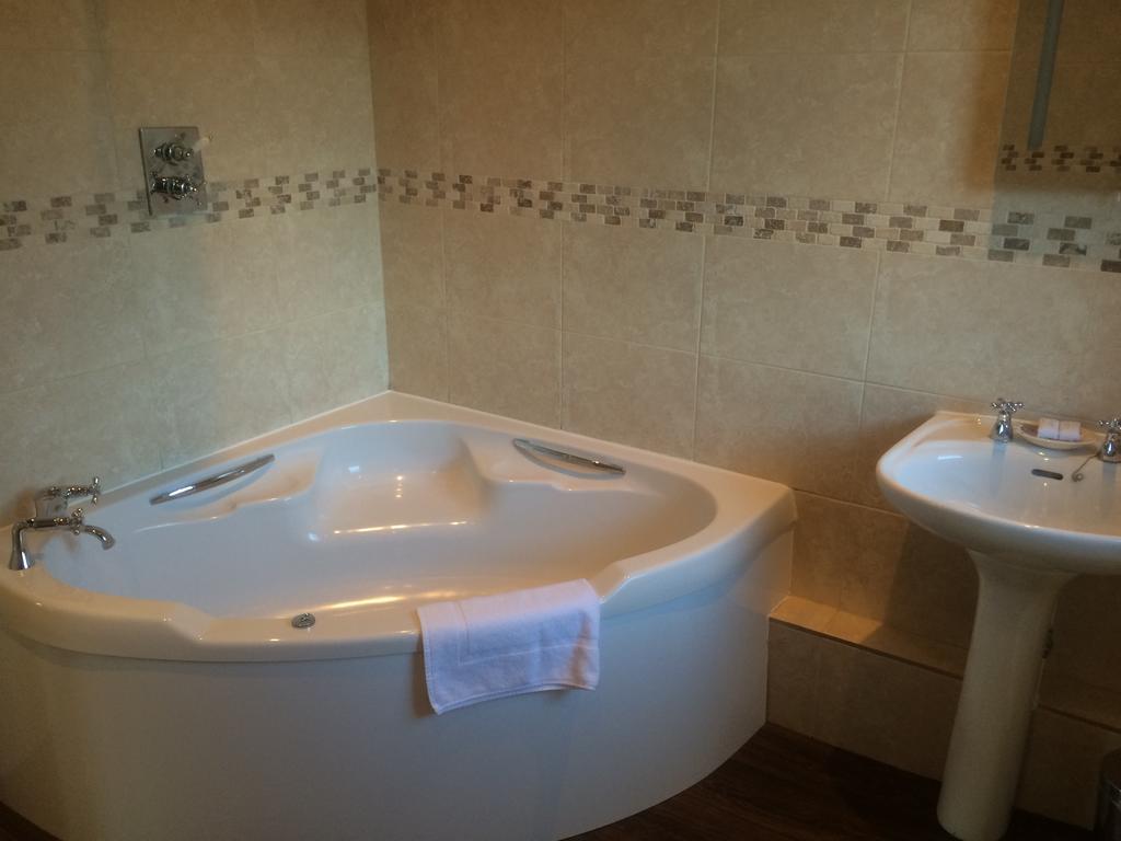 Limes Hotel Needham Market الغرفة الصورة
