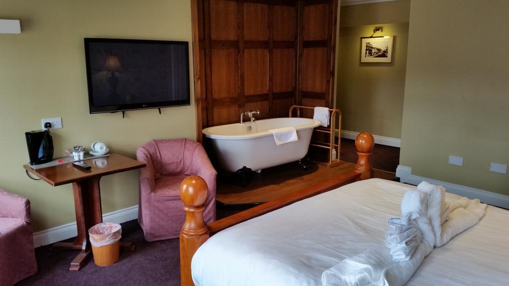 Limes Hotel Needham Market الغرفة الصورة